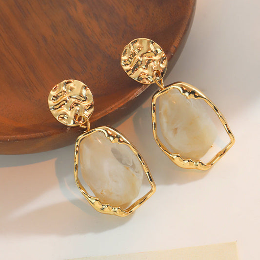 Aretes Colgantes Resina Marfil Martillada