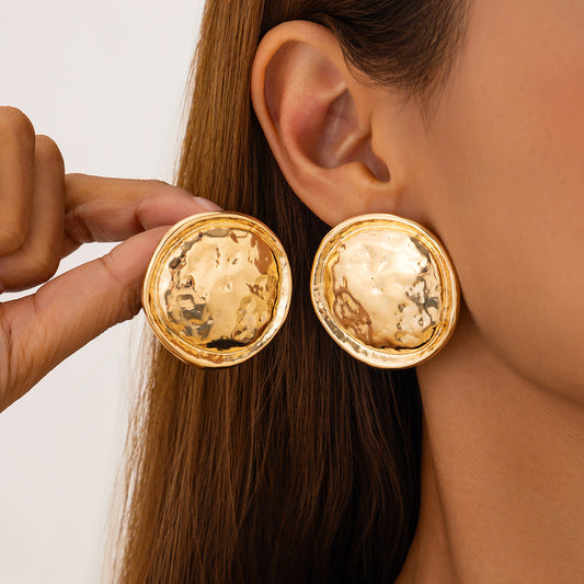 Aretes Botón Redondo Dorado Martillado