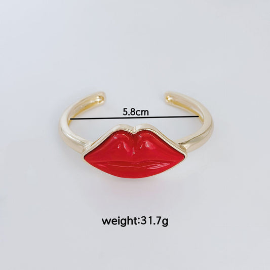 Brazalete Abierto Dorado con Labios Rojos