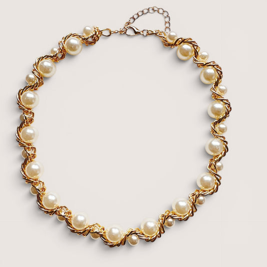 Collar Gargantilla Perlas y Cadena Dorada Entrelazada