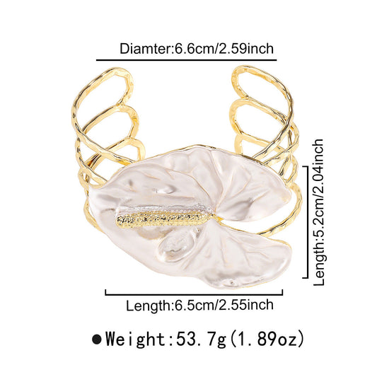 Brazalete Rígido Dorado Hoja Martillada Texturizada