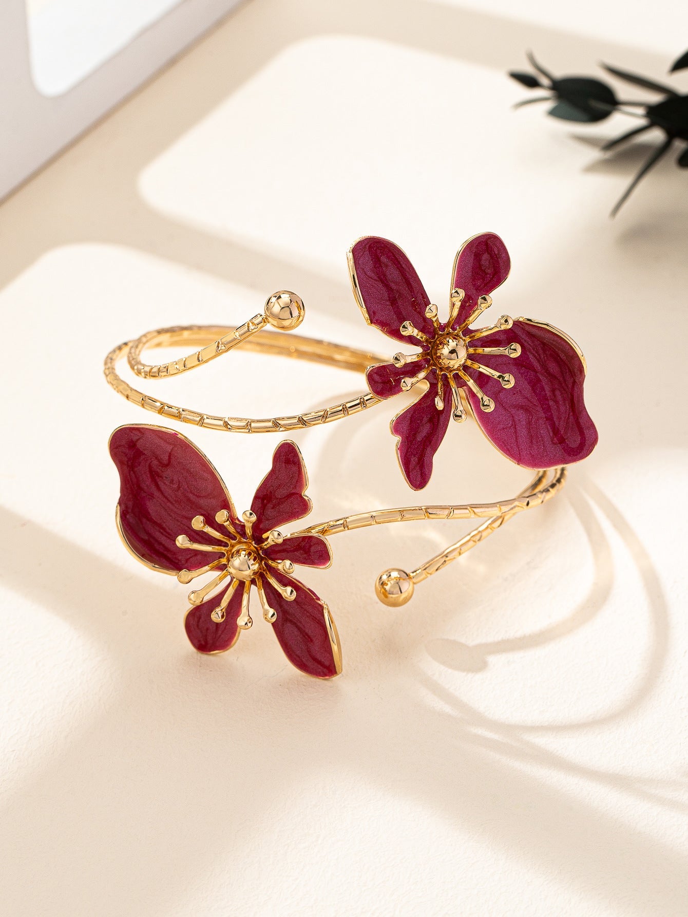 Brazalete Flores Esmaltadas Vino y Dorado