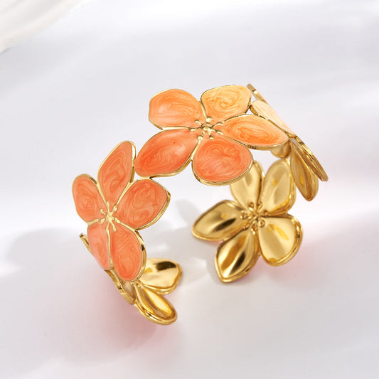 Brazalete Flores Esmaltadas Coral y Dorado