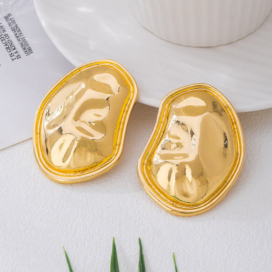Aretes Botón Oval Martillado Dorado