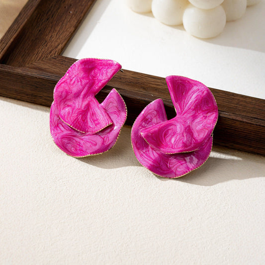 Aretes Flor Plisada Esmaltada Fucsia