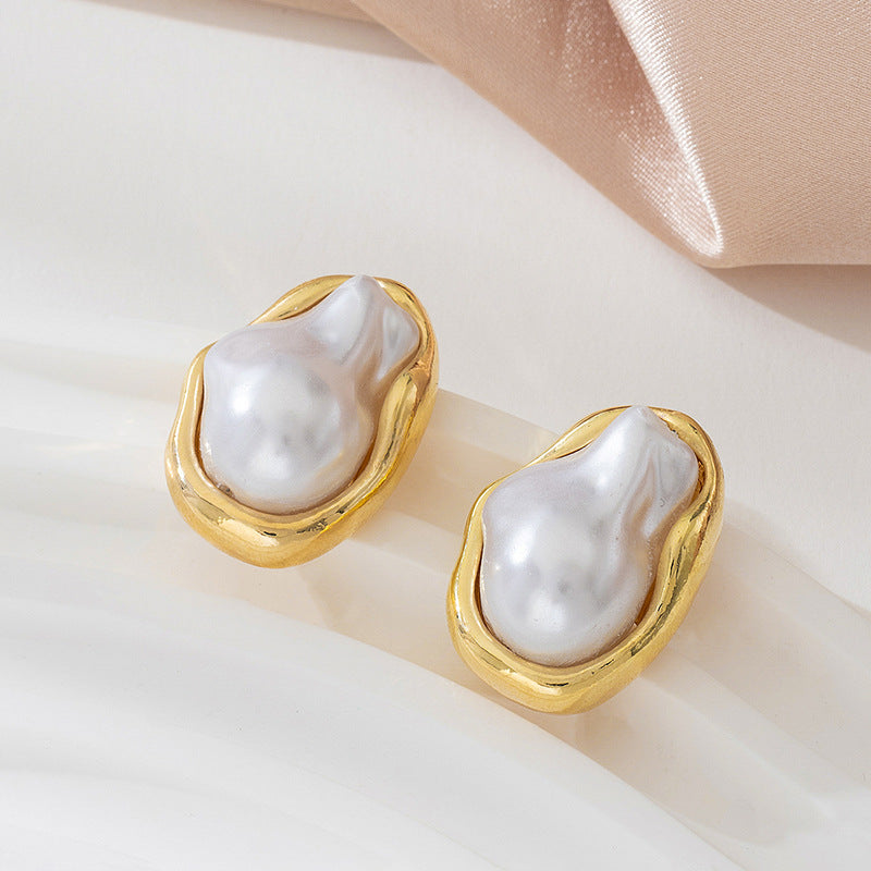 Aretes Perla Barroca con Marco Dorado