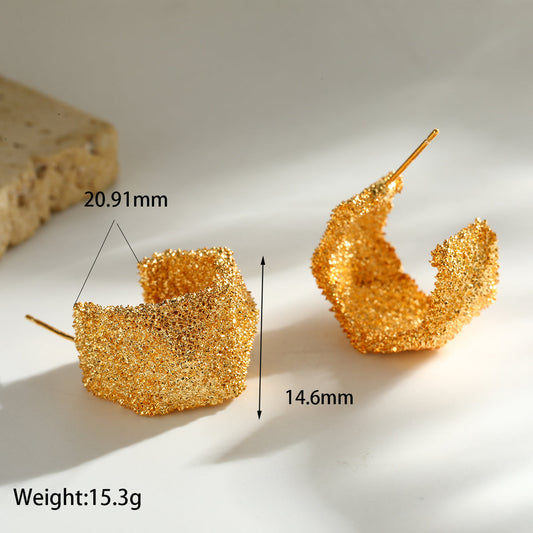 Aretes Anchos Textura Granulada Dorado