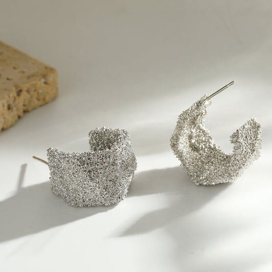 Aretes Anchos Textura Granulada Plateado