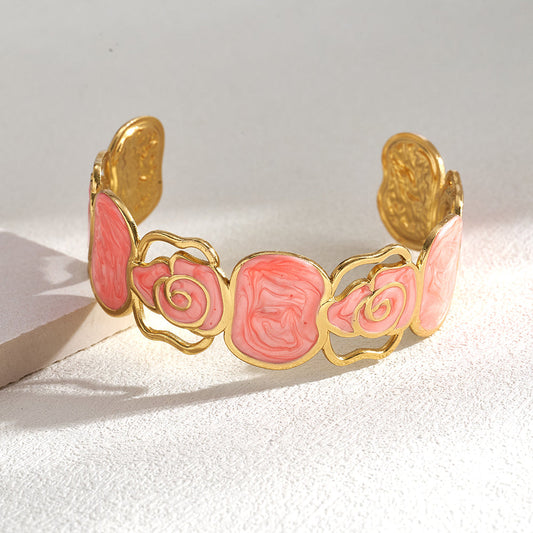 Brazalete Rosas de Esmalte Coral Dorado