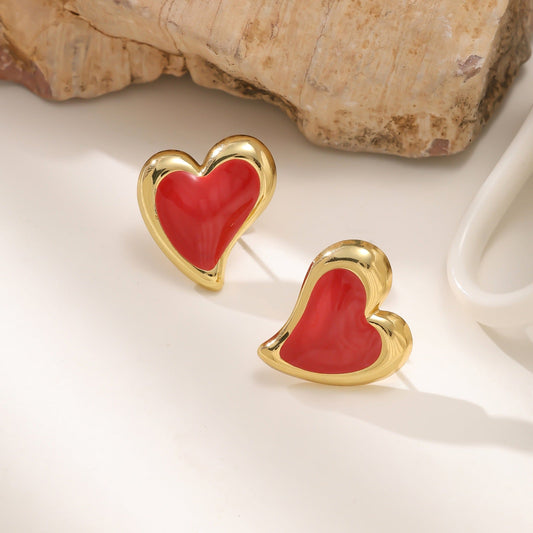 Aretes Corazón Dorado con Esmalte Rojo