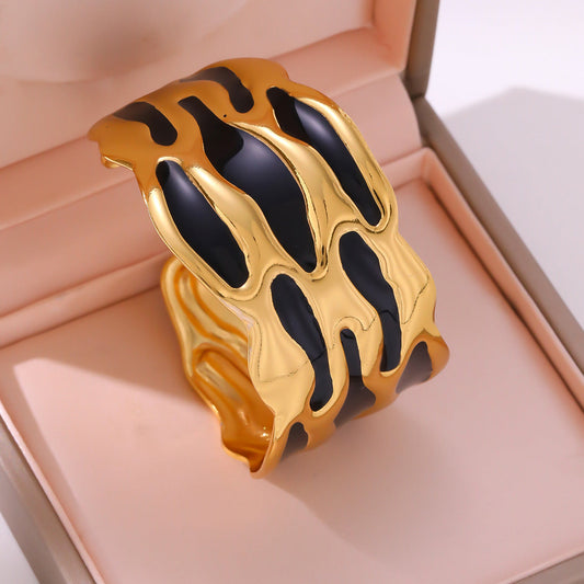 Brazalete Ancho Esmalte Negro y Dorado