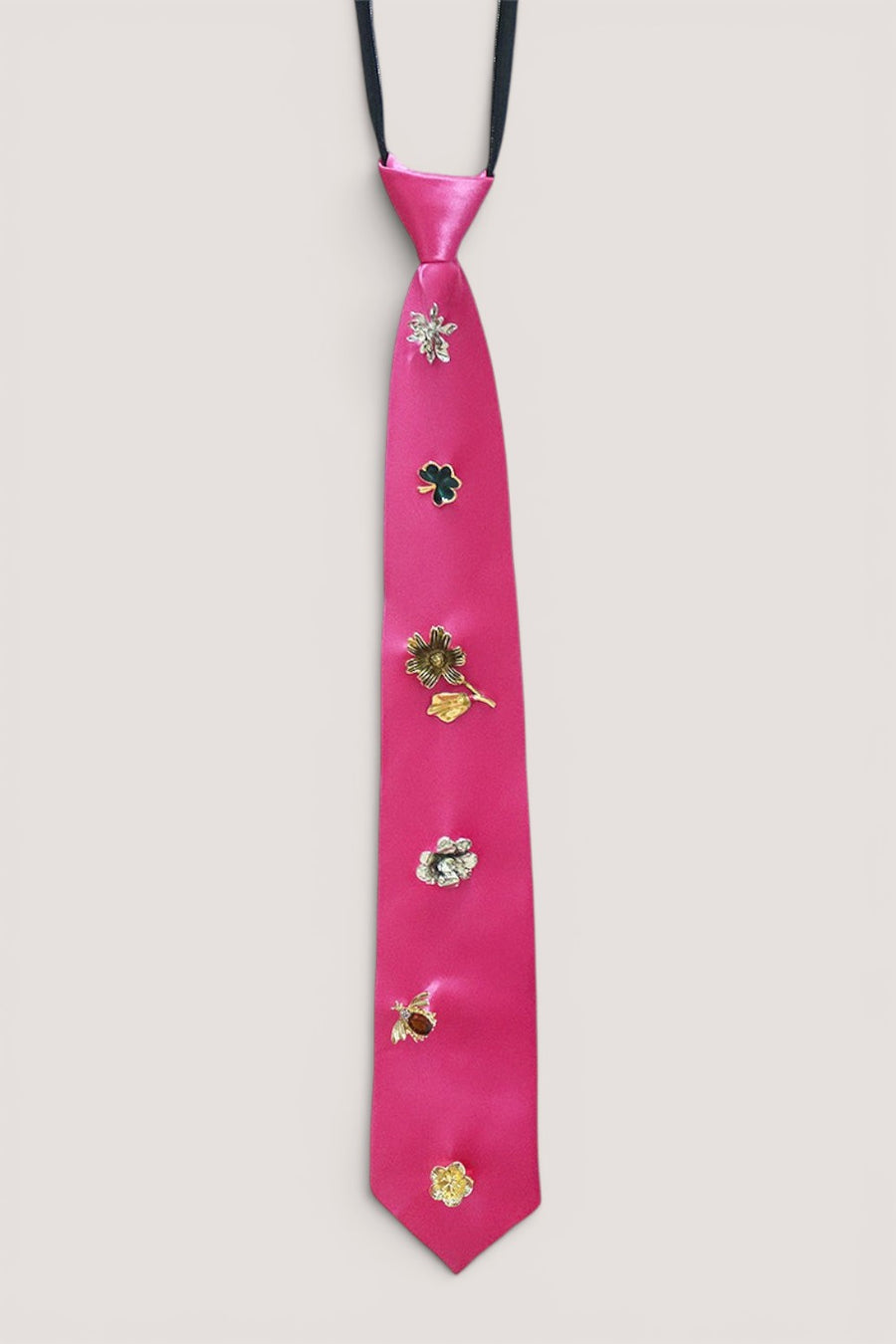 Corbata Rosa Satinada con Broches Florales