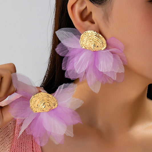 Aretes Flor de Tul Lila con Botón Dorado