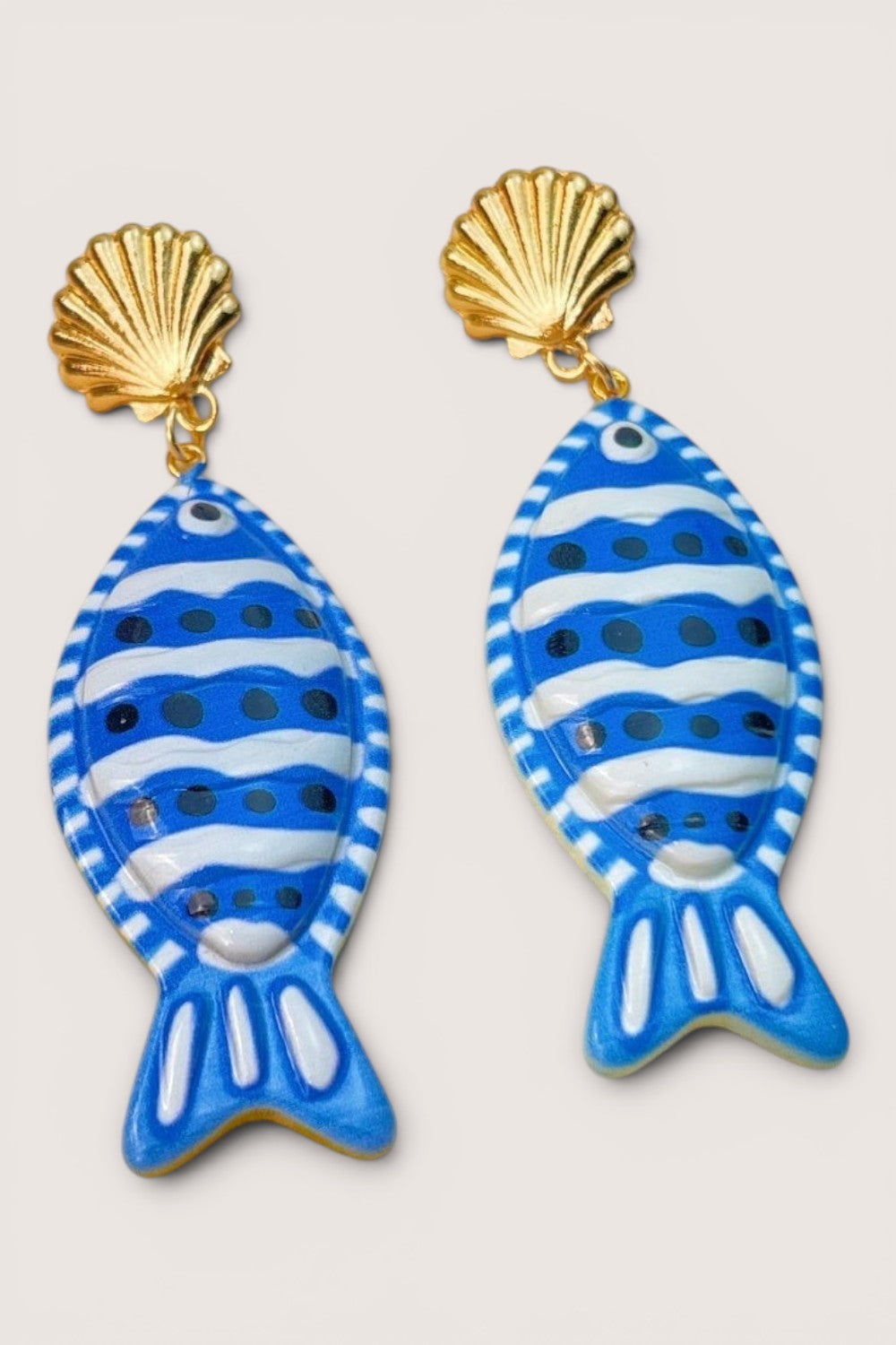 Aretes Pez Esmaltado Azul con Concha