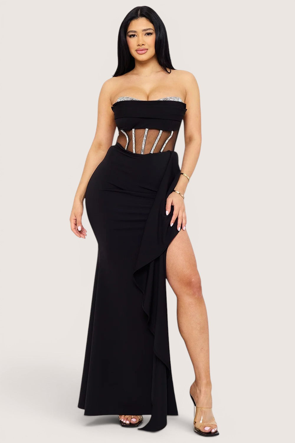 Vestido Largo Pegado escote drapeado  con copas con pedrería Negro