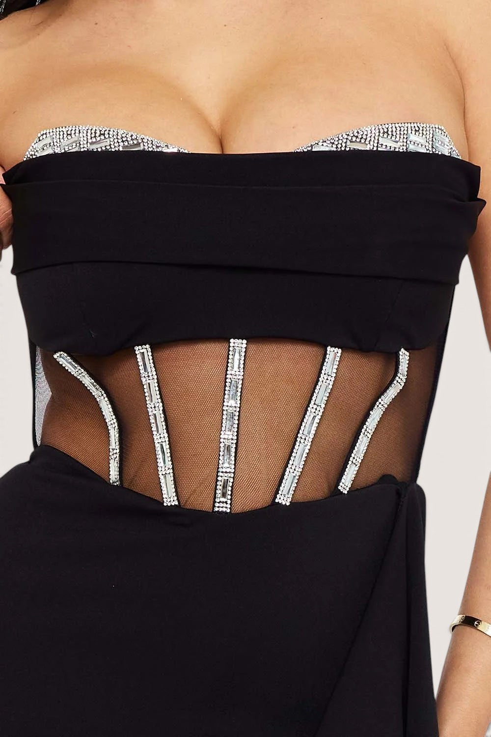Vestido Largo Pegado escote drapeado  con copas con pedrería Negro