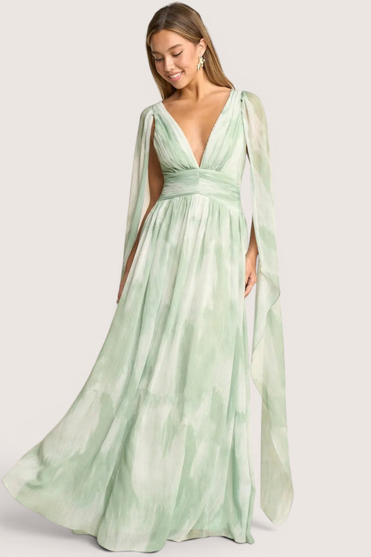 Vestido maxi salvia con capa drapeada