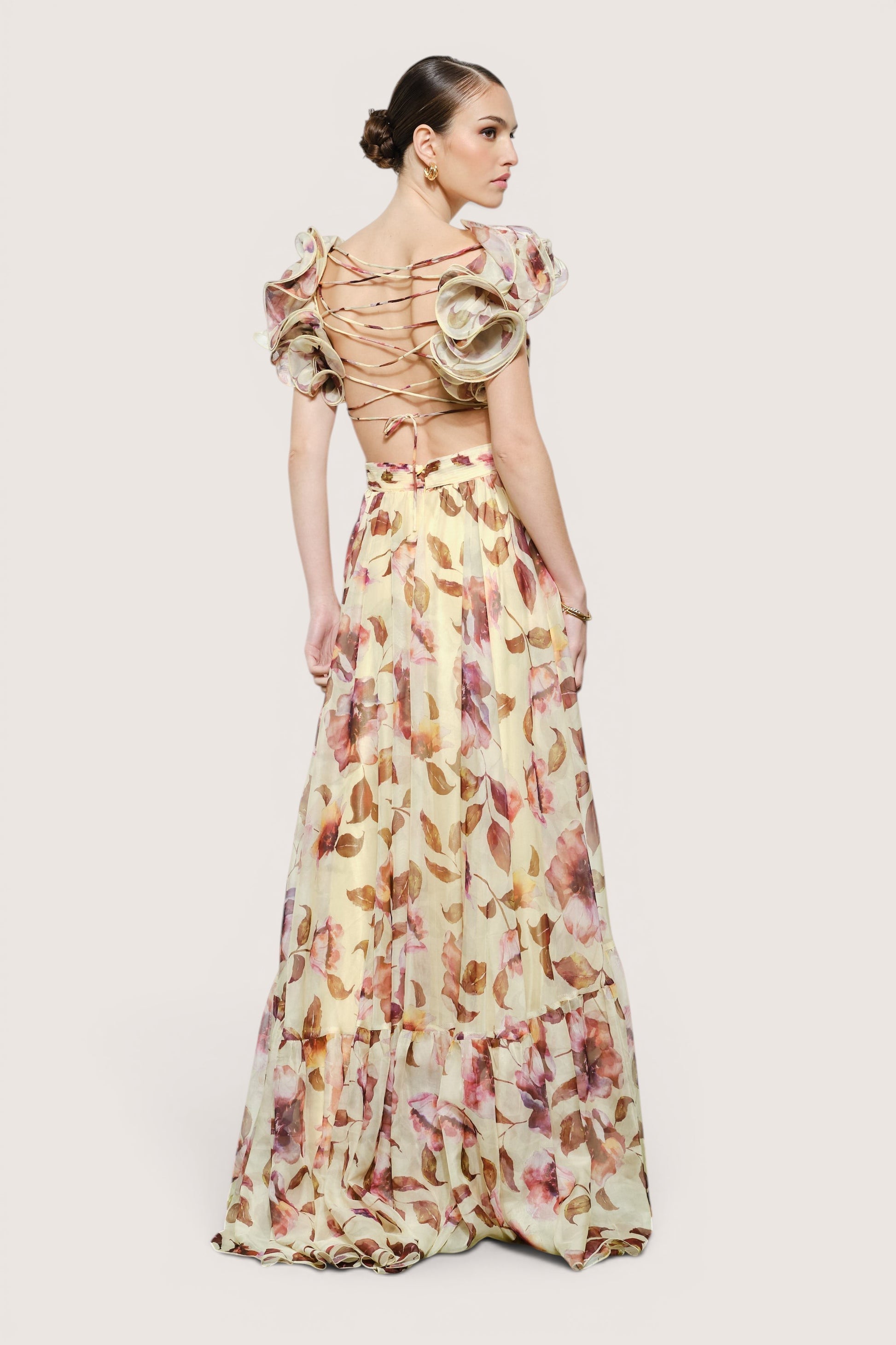 Vestido largo crema floral completo