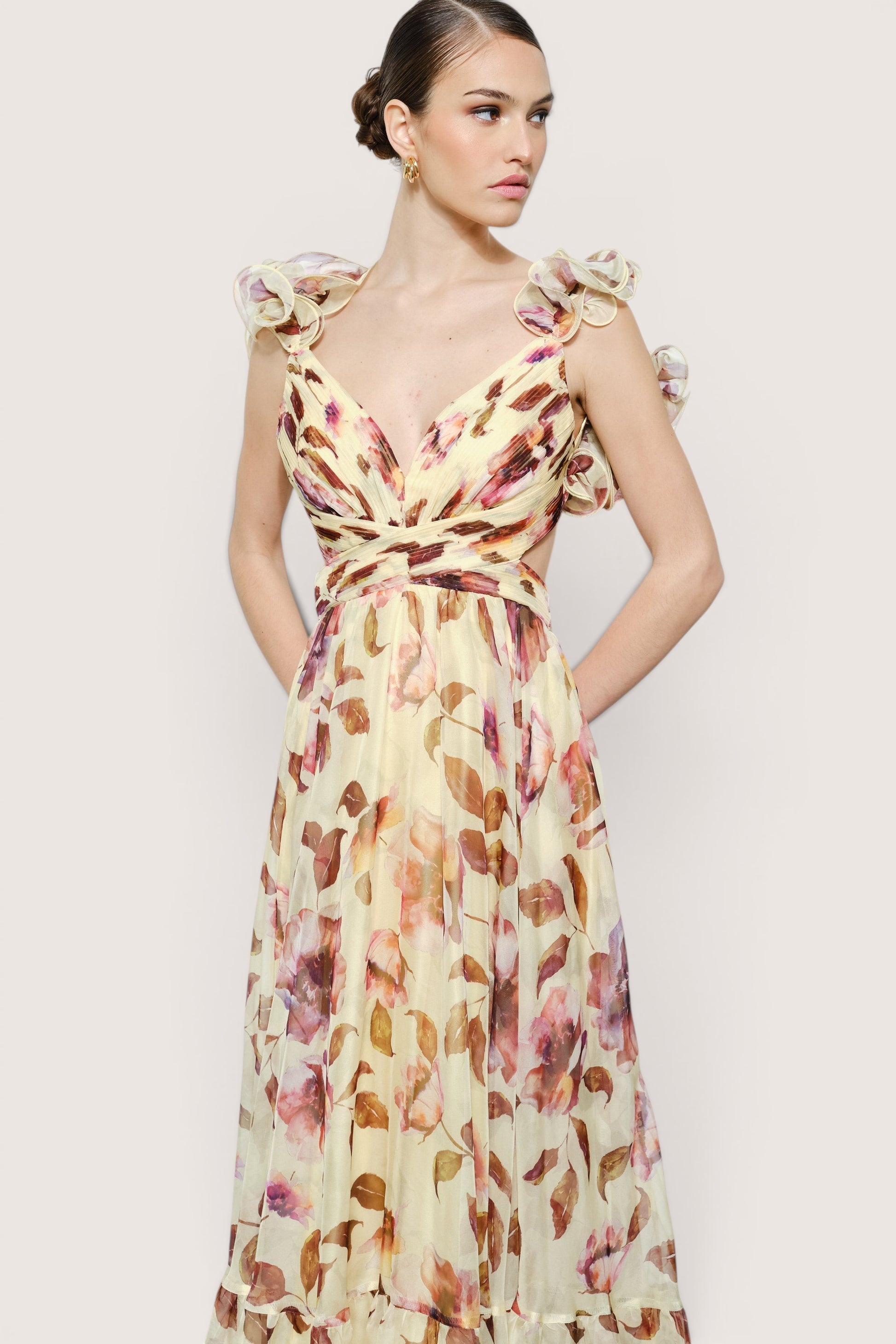 Vestido largo crema floral espalda