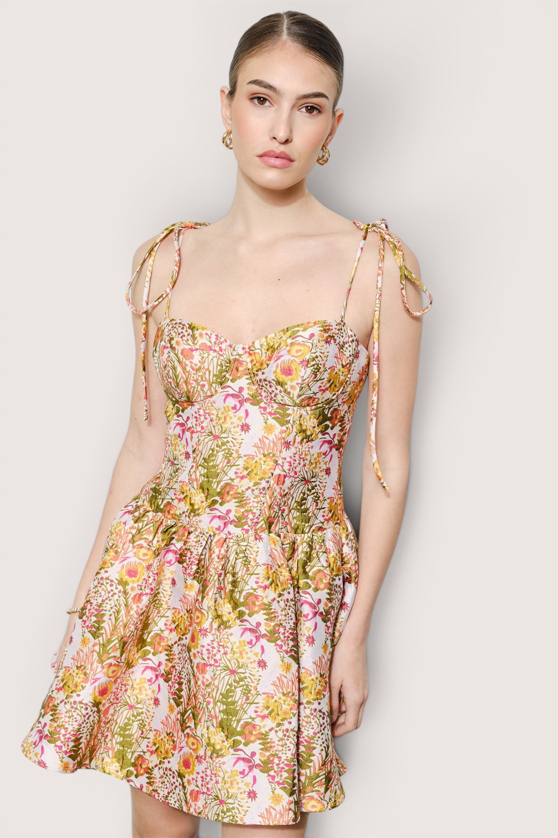 Vestido mini floral detalle