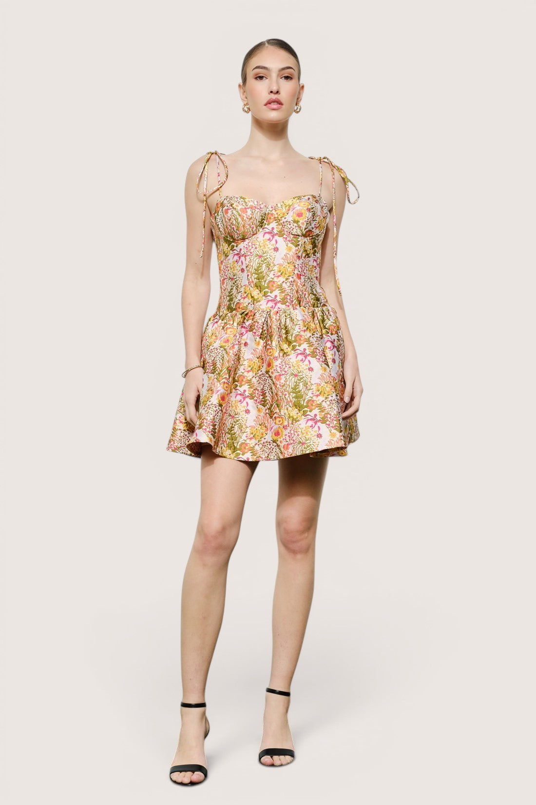Vestido mini floral caida