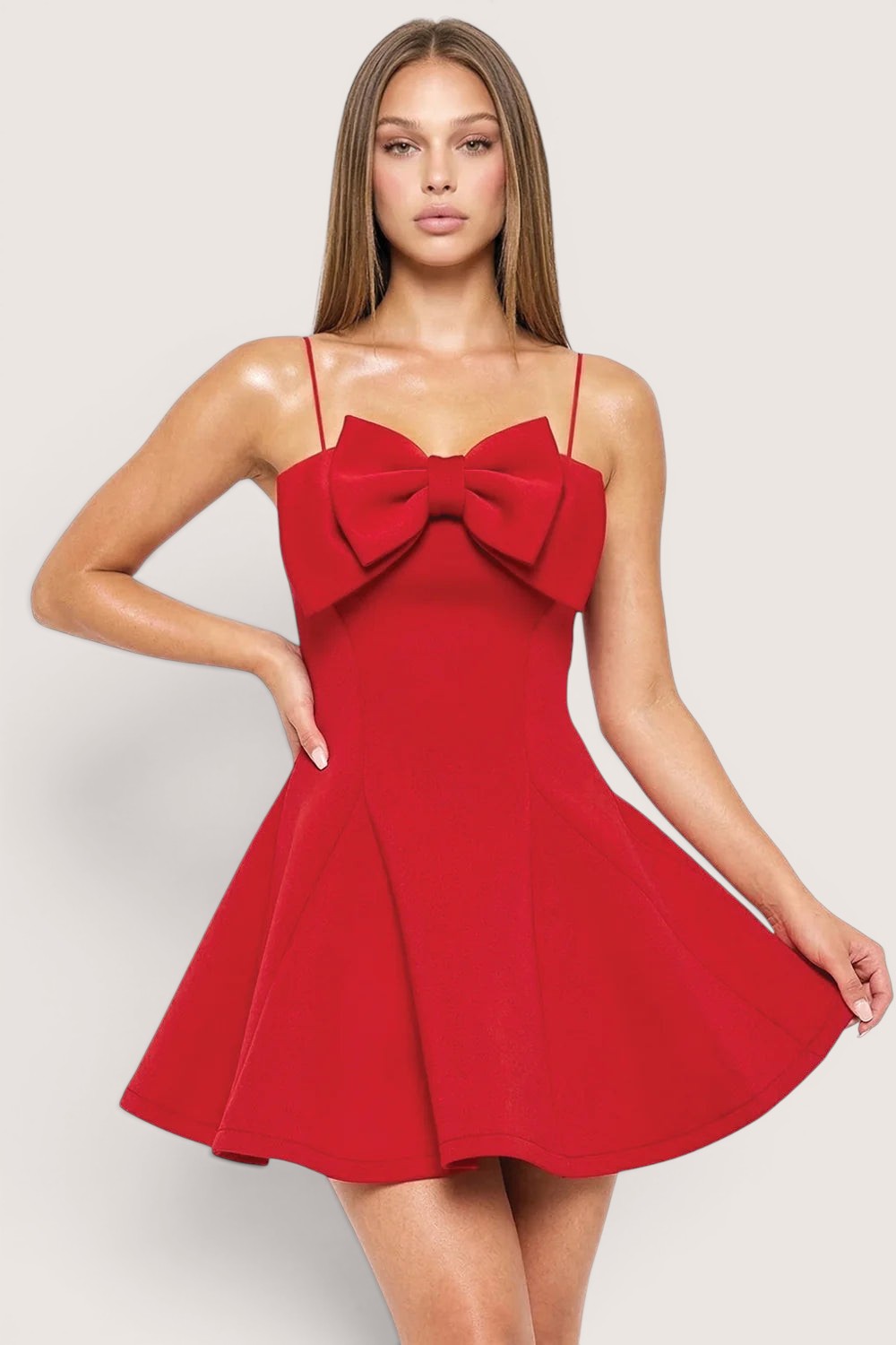 Vestido mini rojo con tirantes finos