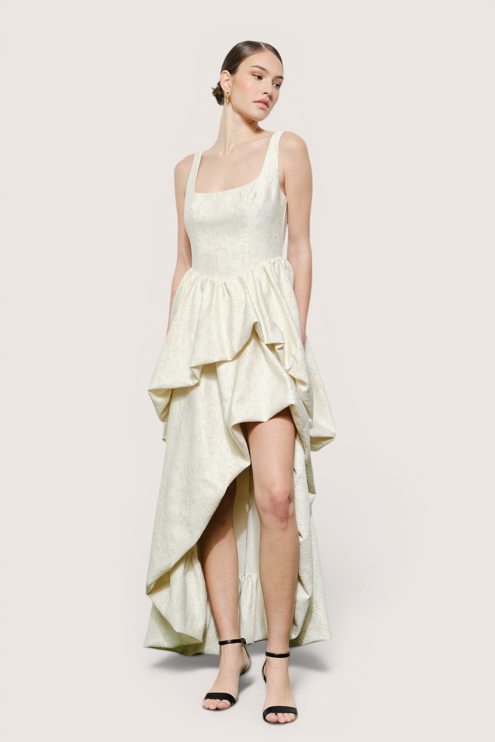 Vestido midi crema garden party detalle falda