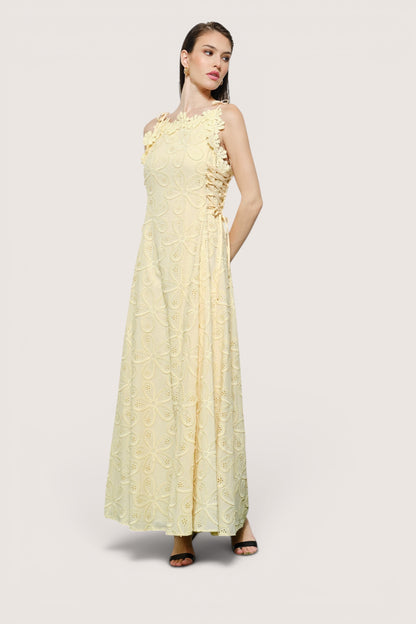Vestido vainilla detalle bordado eyelet floral