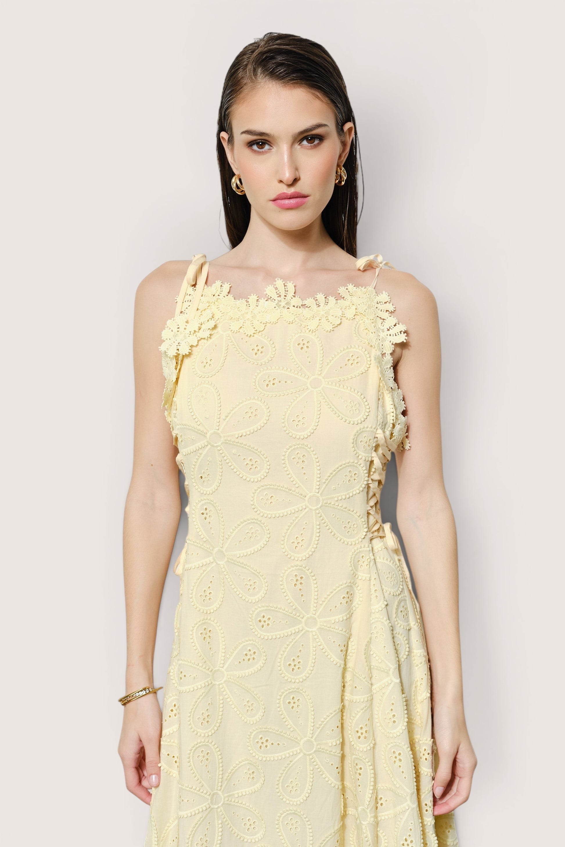 Vestido vainilla brunch nupcial detalle