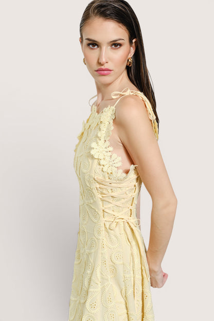 Vestido vainilla encaje eyelet detalle textura