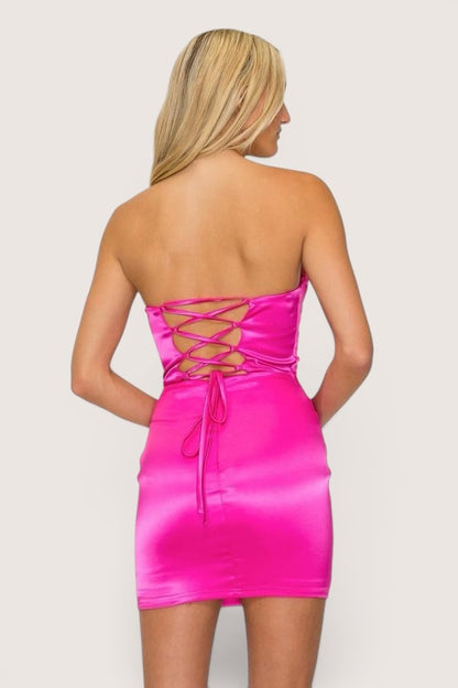 Vestido hot pink mini satín detalle perlas