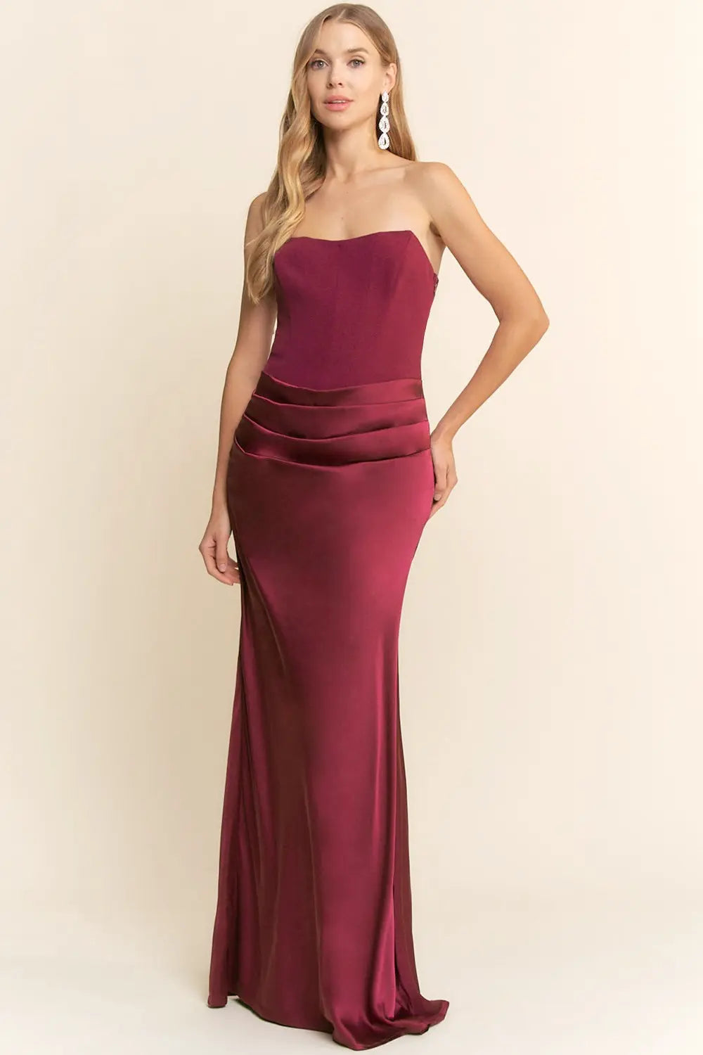 Detalle bodice corsé vestido vino satinado - Pink Shop by MAF
