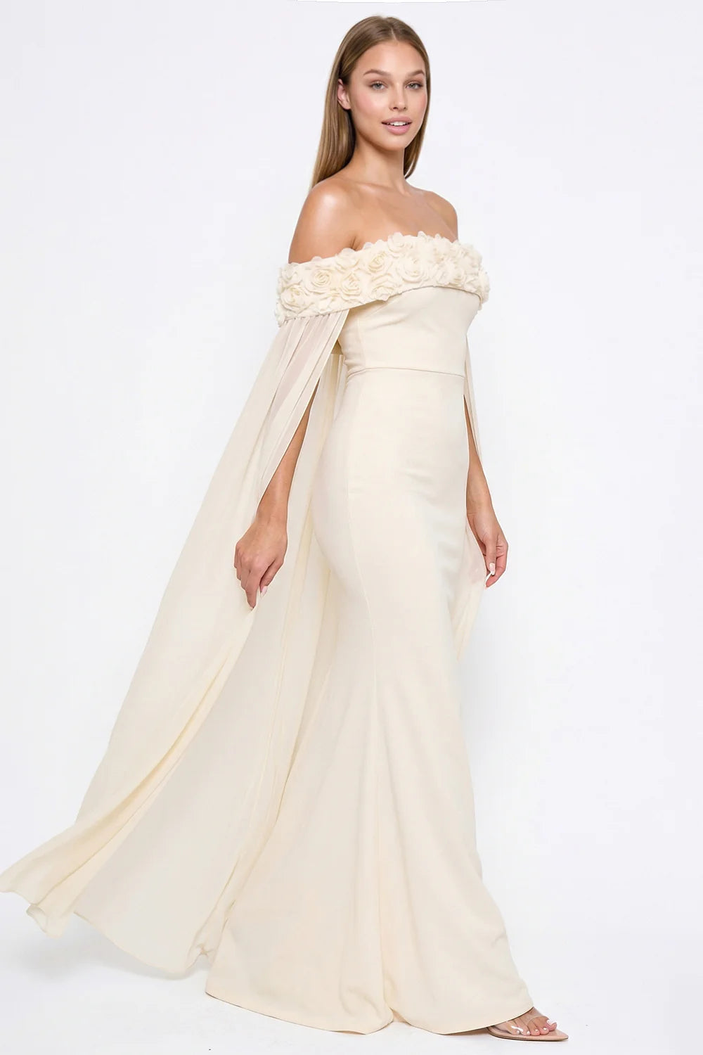 Detalle flores 3D vestido crema - Pink Shop by MAF