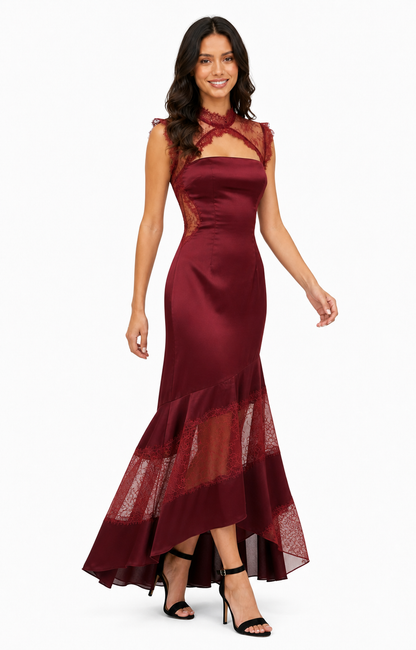 Vestido maxi de satén y encaje con cuello alto y olán asimétrico — Vino