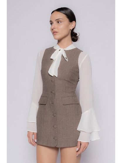 Vestido mini sastre taupe — frente