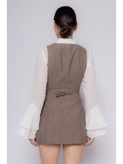 Vestido mini sastre taupe — espalda