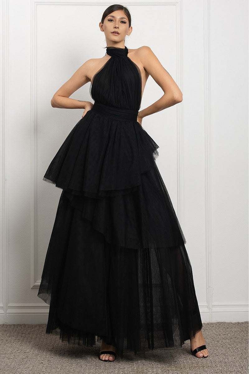 Vestido largo tul negro halter escalonado — frente