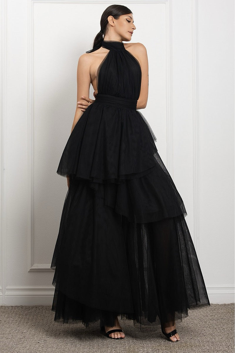 Vestido largo tul negro halter escalonado — detalle