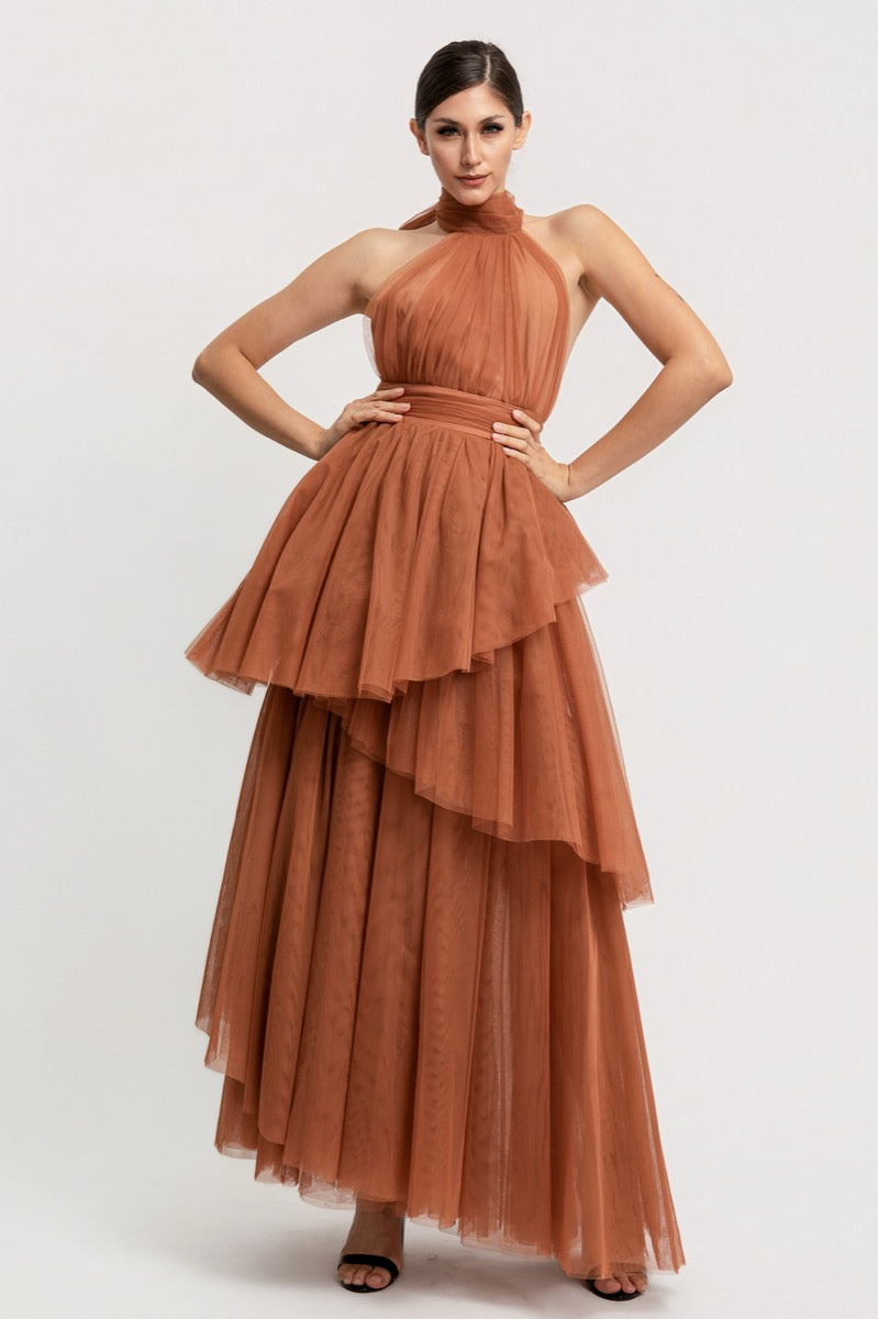 Vestido largo tul terracota halter — frente