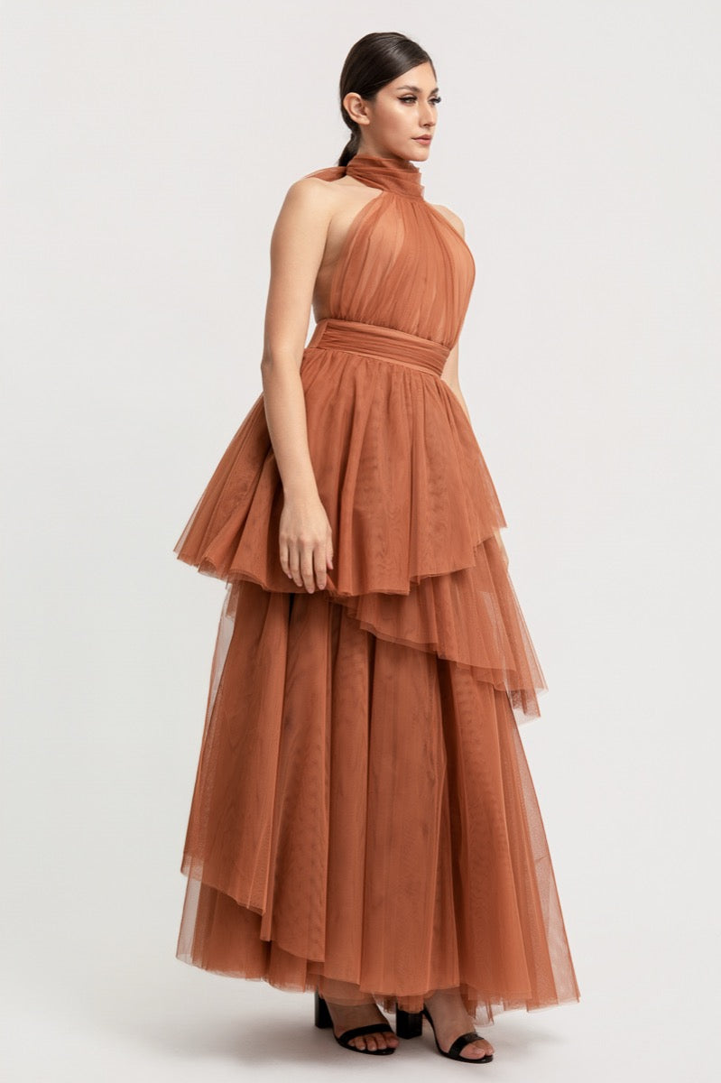 Vestido largo tul terracota halter — detalle