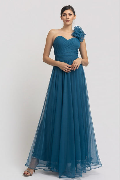 Vestido largo tul teal un hombro con flor — frente