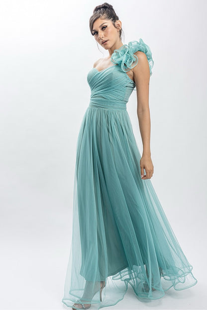 Vestido largo tul menta un hombro — detalle