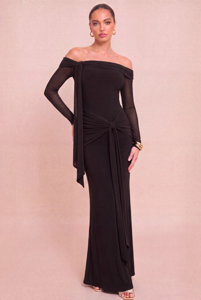 Vestido largo negro off-shoulder amarre — frente