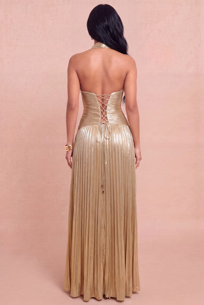 Vestido largo dorado halter plisado — detalle