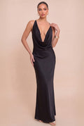 Vestido largo elegante con escote profundo