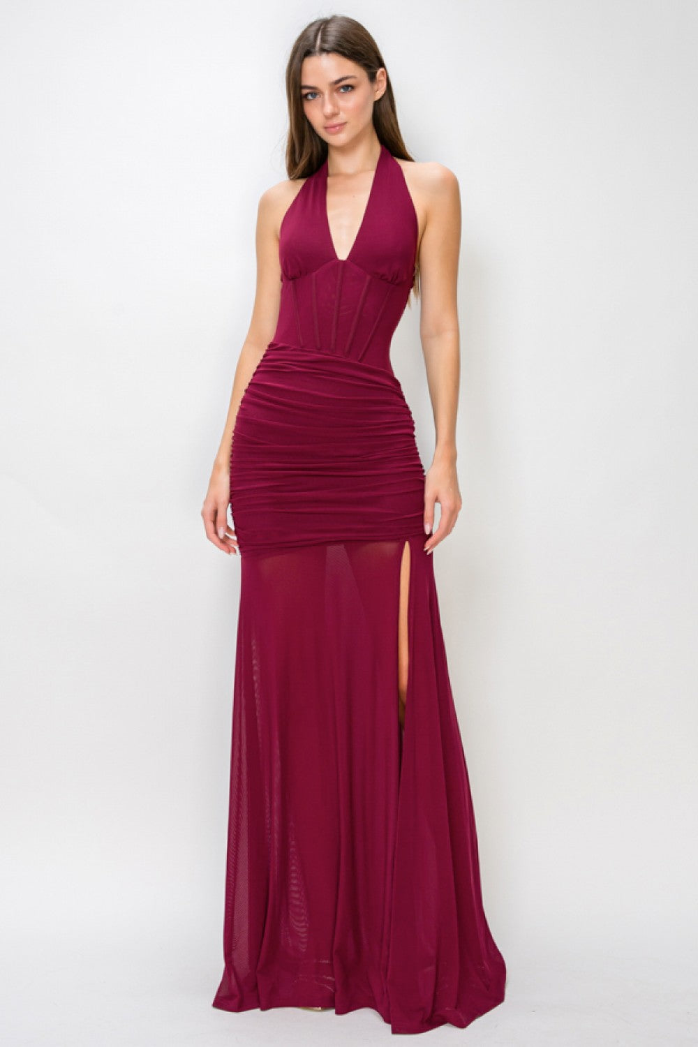 Pink Shop by MAF Vestido largo halter con escote profundo fruncido y abertura cereza, vista 2