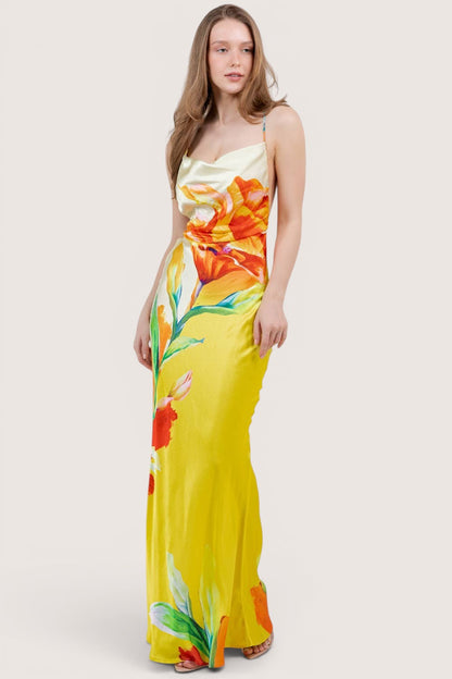 Vestido maxi amarillo floral - movimiento de la falda