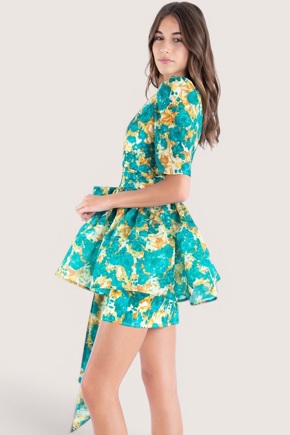 Vestido Corto manga corta con peplum Verde
