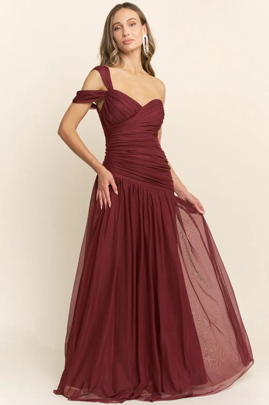 Vestido de noche vino tinto drapeado asimétrico