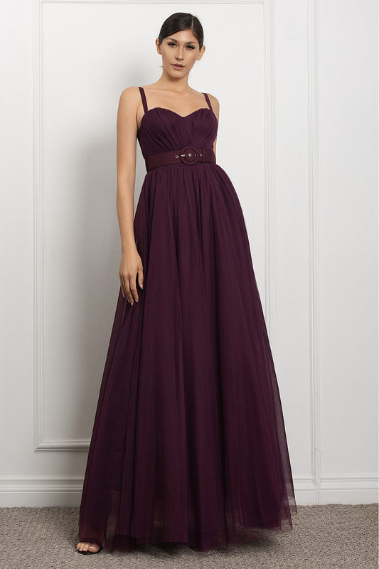 Vestido de Tul Ciruela con Cinturón Elegante